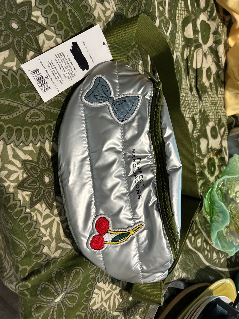 The Perfect Marc Jacobs Metallic Silver Quilted Belt Bag. NWT. Green adjust belt